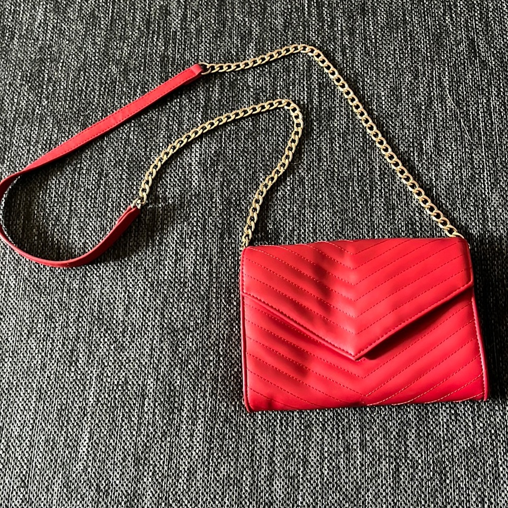 Forever 21 crossbody purse. Faux leather. SUPER CUTE!
